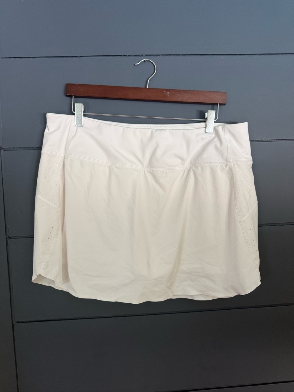 Athleta Run With It 14" Skort size XL Bright White